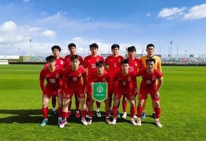 从最初相遇的勇敢奔赴到长跑8年后的无话可说，这种“明明那么相爱，却爱不到一起”的无力感，深深击中了每一个人的内心